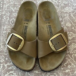 Big Buckle Birkenstock Madrid  size 38 women’s tan-ish Olive color EUC
